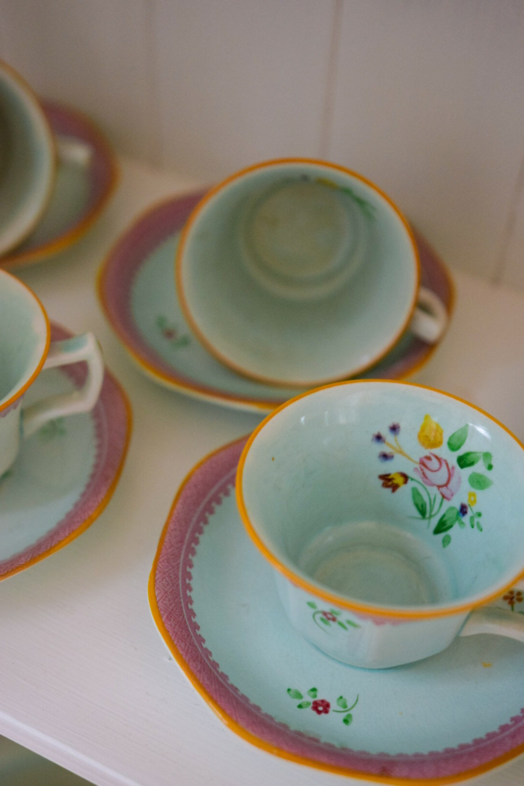 6st Kaffekopp med fat Calyx Ware, Ironstone, Adams England